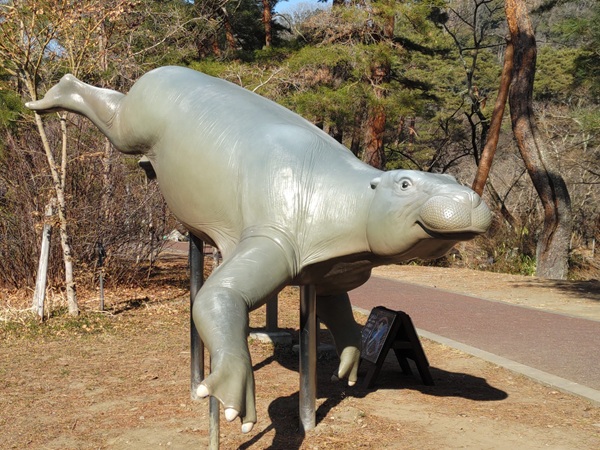 パレオパラドキシアの復元像